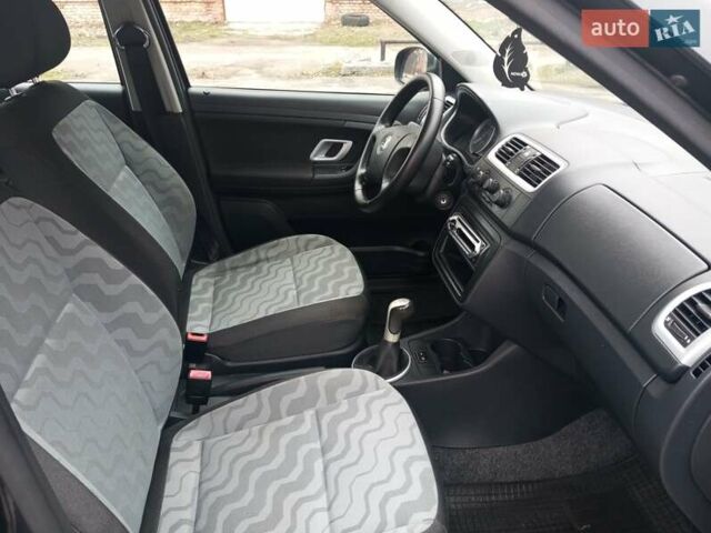 Серый Шкода Фабия, объемом двигателя 1.4 л и пробегом 174 тыс. км за 5500 $, фото 23 на Automoto.ua