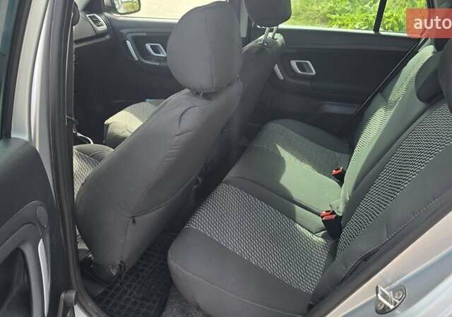Сірий Шкода Фабія, об'ємом двигуна 1.6 л та пробігом 220 тис. км за 6000 $, фото 4 на Automoto.ua