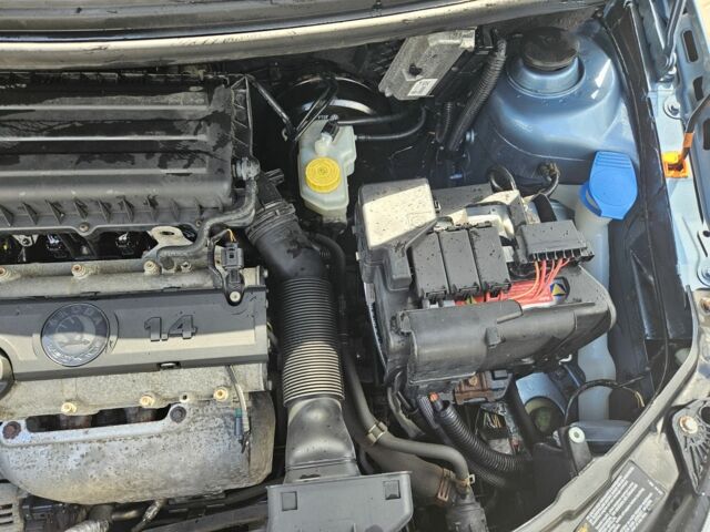 Серый Шкода Фабия, объемом двигателя 1.4 л и пробегом 223 тыс. км за 6500 $, фото 19 на Automoto.ua