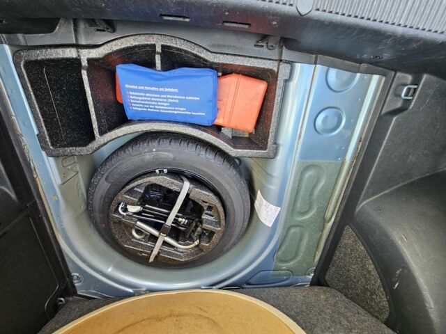 Серый Шкода Фабия, объемом двигателя 1.4 л и пробегом 223 тыс. км за 6500 $, фото 16 на Automoto.ua