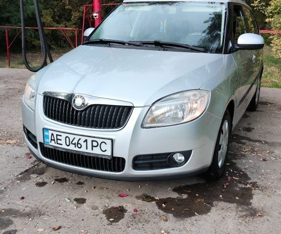 Сірий Шкода Фабія, об'ємом двигуна 1.4 л та пробігом 205 тис. км за 5350 $, фото 1 на Automoto.ua