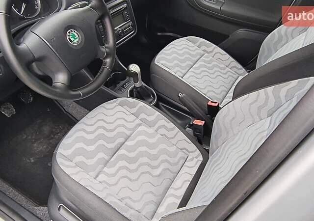 Серый Шкода Фабия, объемом двигателя 1.6 л и пробегом 189 тыс. км за 6100 $, фото 33 на Automoto.ua