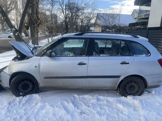 Серый Шкода Фабия, объемом двигателя 1.2 л и пробегом 350 тыс. км за 2000 $, фото 3 на Automoto.ua