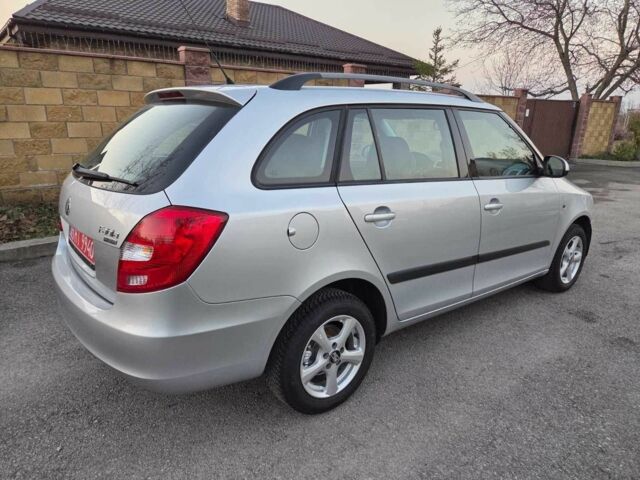 Серый Шкода Фабия, объемом двигателя 1.4 л и пробегом 172 тыс. км за 6550 $, фото 4 на Automoto.ua