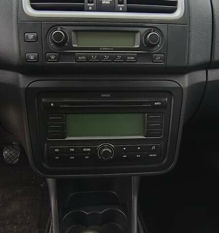 Серый Шкода Фабия, объемом двигателя 1.6 л и пробегом 189 тыс. км за 6100 $, фото 36 на Automoto.ua