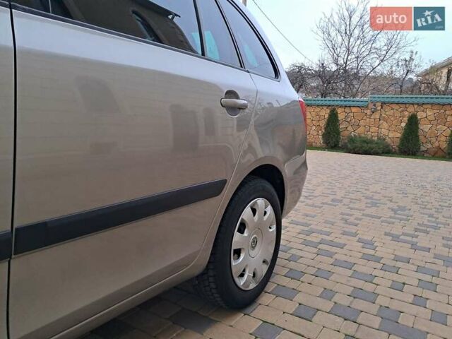 Серый Шкода Фабия, объемом двигателя 1.6 л и пробегом 188 тыс. км за 5450 $, фото 45 на Automoto.ua