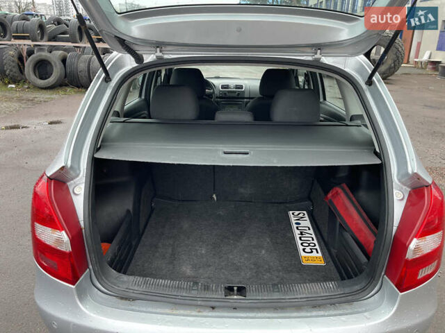 Серый Шкода Фабия, объемом двигателя 1.4 л и пробегом 196 тыс. км за 5600 $, фото 11 на Automoto.ua