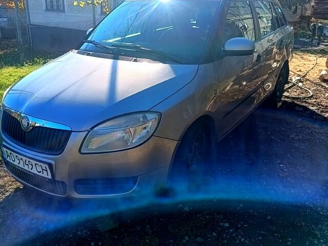 Сірий Шкода Фабія, об'ємом двигуна 1.2 л та пробігом 237 тис. км за 4200 $, фото 2 на Automoto.ua