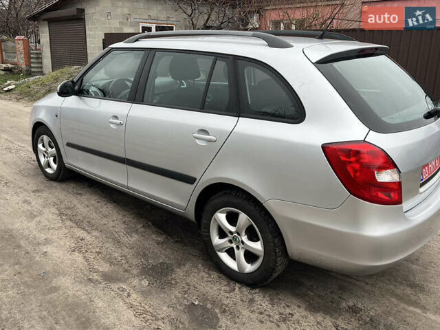 Серый Шкода Фабия, объемом двигателя 1.6 л и пробегом 239 тыс. км за 6750 $, фото 2 на Automoto.ua