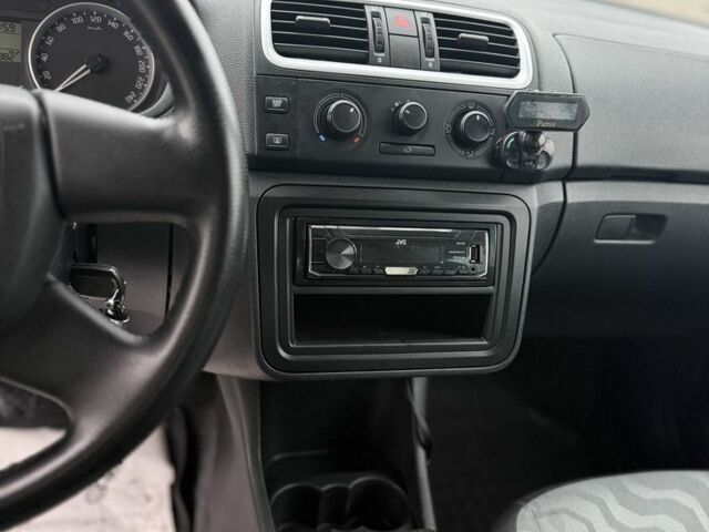 Серый Шкода Фабия, объемом двигателя 1.2 л и пробегом 218 тыс. км за 4000 $, фото 6 на Automoto.ua