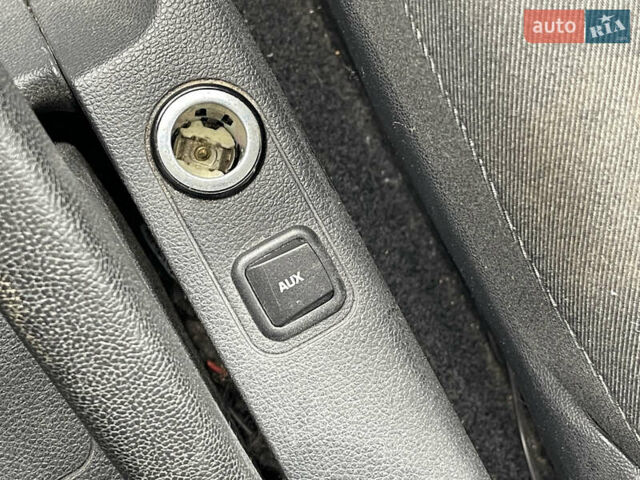 Серый Шкода Фабия, объемом двигателя 1.4 л и пробегом 196 тыс. км за 5600 $, фото 28 на Automoto.ua