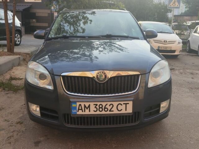 Серый Шкода Фабия, объемом двигателя 1.6 л и пробегом 285 тыс. км за 5300 $, фото 1 на Automoto.ua