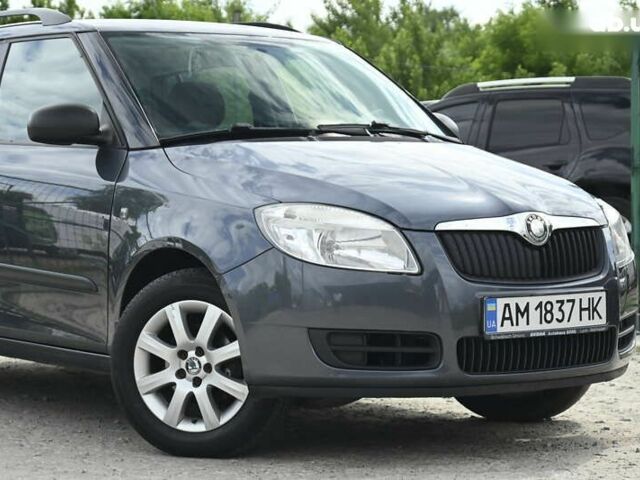 Серый Шкода Фабия, объемом двигателя 1.4 л и пробегом 242 тыс. км за 5350 $, фото 2 на Automoto.ua