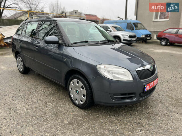 Серый Шкода Фабия, объемом двигателя 1.6 л и пробегом 199 тыс. км за 6700 $, фото 1 на Automoto.ua