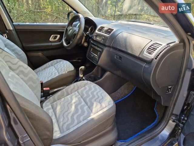 Сірий Шкода Фабія, об'ємом двигуна 1.2 л та пробігом 180 тис. км за 5400 $, фото 3 на Automoto.ua