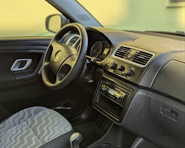 Серый Шкода Фабия, объемом двигателя 1.6 л и пробегом 211 тыс. км за 5999 $, фото 16 на Automoto.ua