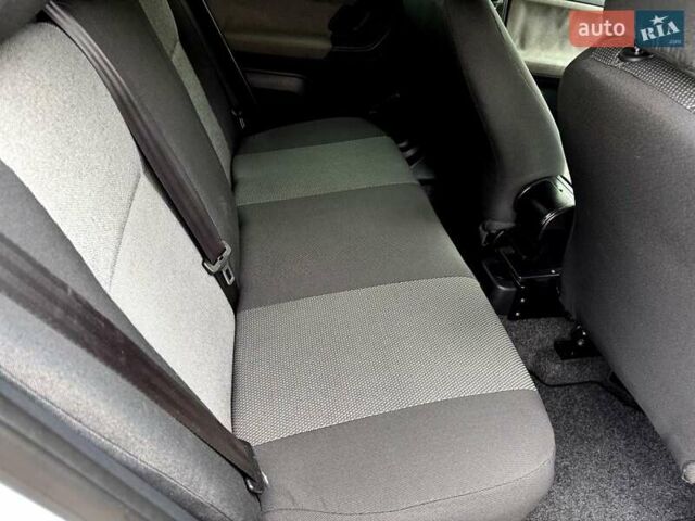 Серый Шкода Фабия, объемом двигателя 1.39 л и пробегом 150 тыс. км за 5300 $, фото 13 на Automoto.ua
