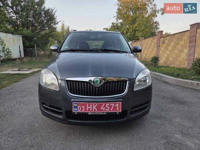 Серый Шкода Фабия, объемом двигателя 1.4 л и пробегом 174 тыс. км за 6550 $, фото 2 на Automoto.ua