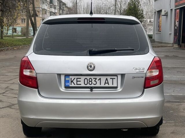 Серый Шкода Фабия, объемом двигателя 1.4 л и пробегом 194 тыс. км за 4400 $, фото 4 на Automoto.ua