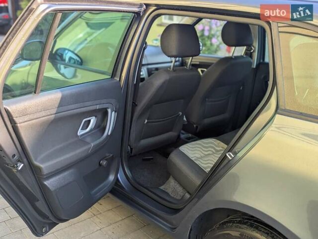 Серый Шкода Фабия, объемом двигателя 1.6 л и пробегом 211 тыс. км за 5999 $, фото 6 на Automoto.ua