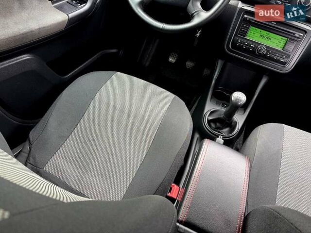 Серый Шкода Фабия, объемом двигателя 1.39 л и пробегом 150 тыс. км за 5300 $, фото 16 на Automoto.ua