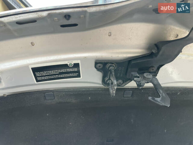 Сірий Шкода Фабія, об'ємом двигуна 1.6 л та пробігом 222 тис. км за 5888 $, фото 60 на Automoto.ua