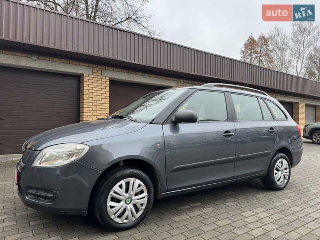 Серый Шкода Фабия, объемом двигателя 1.39 л и пробегом 240 тыс. км за 5400 $, фото 1 на Automoto.ua