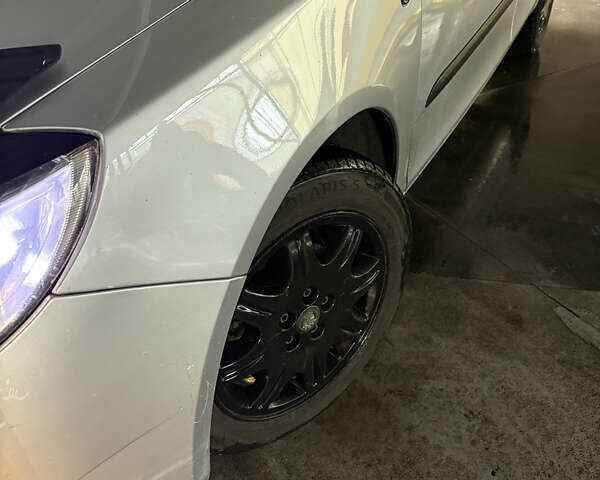 Серый Шкода Фабия, объемом двигателя 1.2 л и пробегом 115 тыс. км за 5300 $, фото 22 на Automoto.ua