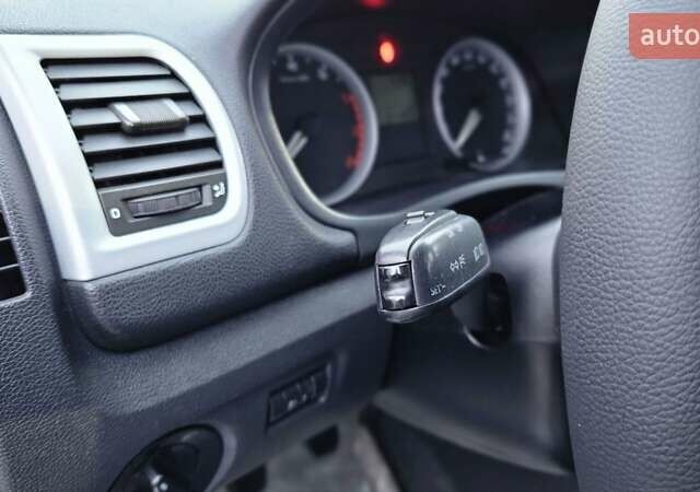 Серый Шкода Фабия, объемом двигателя 1.4 л и пробегом 211 тыс. км за 5450 $, фото 43 на Automoto.ua