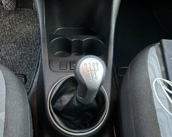 Шкода Фабия 2009 в Золотоноше на Automoto.ua Серый Шкода Фабия, объемом двигателя 1.39 л и пробегом 225 тыс. км за 6150 $, фото 53 на Automoto.ua