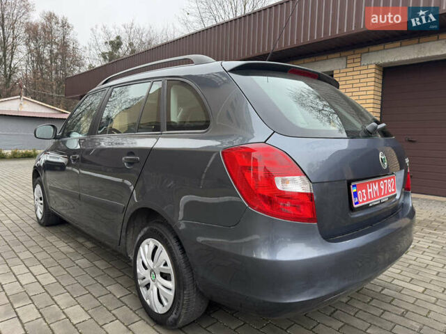 Серый Шкода Фабия, объемом двигателя 1.39 л и пробегом 240 тыс. км за 5400 $, фото 4 на Automoto.ua