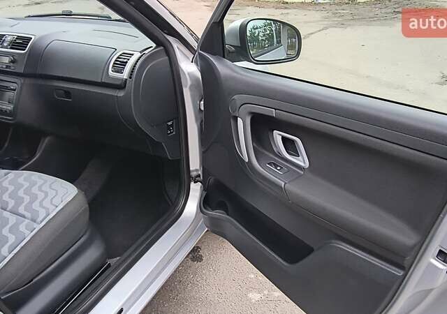 Серый Шкода Фабия, объемом двигателя 1.6 л и пробегом 189 тыс. км за 6100 $, фото 48 на Automoto.ua