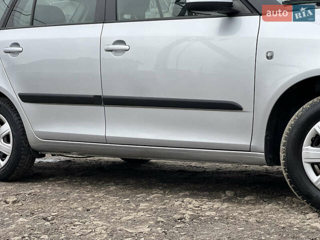 Серый Шкода Фабия, объемом двигателя 1.4 л и пробегом 176 тыс. км за 5600 $, фото 16 на Automoto.ua