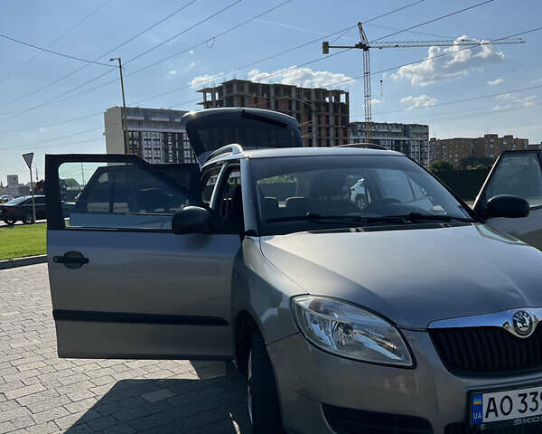 Сірий Шкода Фабія, об'ємом двигуна 0 л та пробігом 270 тис. км за 4300 $, фото 1 на Automoto.ua