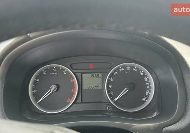 Сірий Шкода Фабія, об'ємом двигуна 1.6 л та пробігом 220 тис. км за 6000 $, фото 9 на Automoto.ua