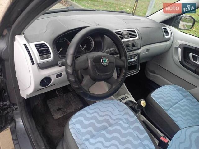Серый Шкода Фабия, объемом двигателя 1.4 л и пробегом 239 тыс. км за 4950 $, фото 26 на Automoto.ua