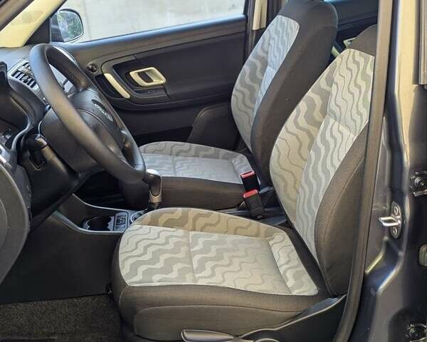 Серый Шкода Фабия, объемом двигателя 1.6 л и пробегом 211 тыс. км за 5999 $, фото 11 на Automoto.ua