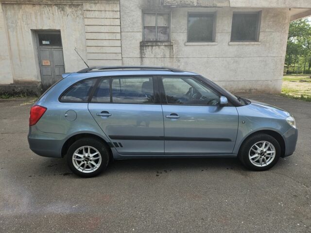 Серый Шкода Фабия, объемом двигателя 1.4 л и пробегом 223 тыс. км за 6500 $, фото 5 на Automoto.ua