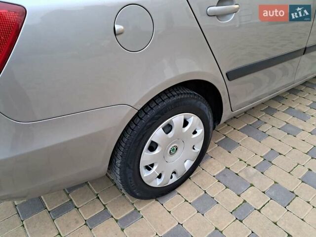 Серый Шкода Фабия, объемом двигателя 1.6 л и пробегом 188 тыс. км за 5450 $, фото 38 на Automoto.ua