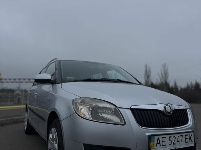 Серый Шкода Фабия, объемом двигателя 1.2 л и пробегом 218 тыс. км за 4000 $, фото 4 на Automoto.ua