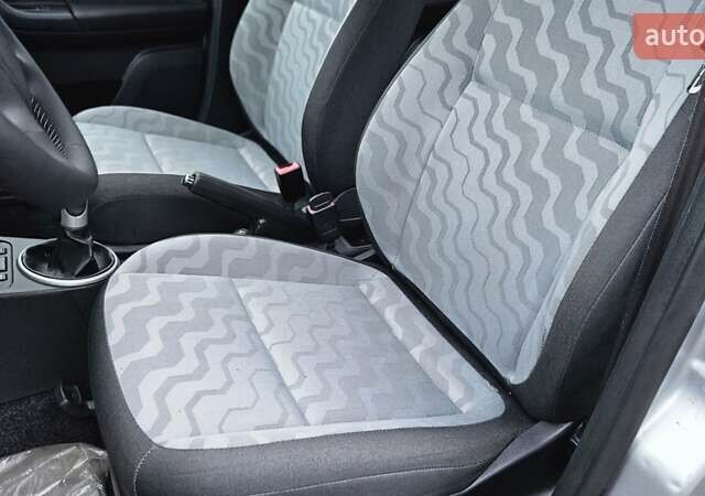 Серый Шкода Фабия, объемом двигателя 1.4 л и пробегом 211 тыс. км за 5450 $, фото 63 на Automoto.ua