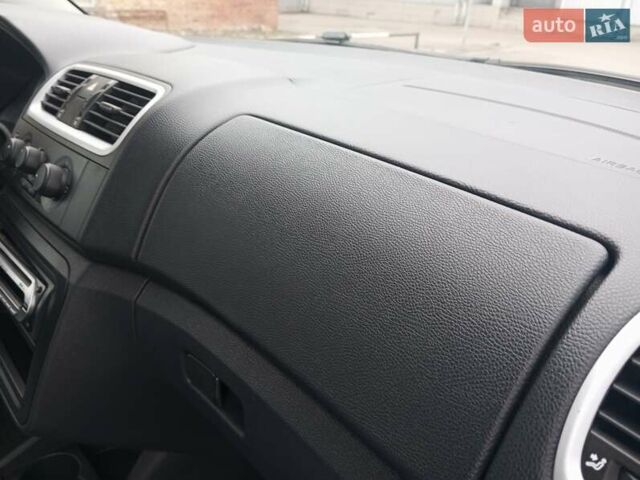 Серый Шкода Фабия, объемом двигателя 1.4 л и пробегом 174 тыс. км за 5500 $, фото 25 на Automoto.ua