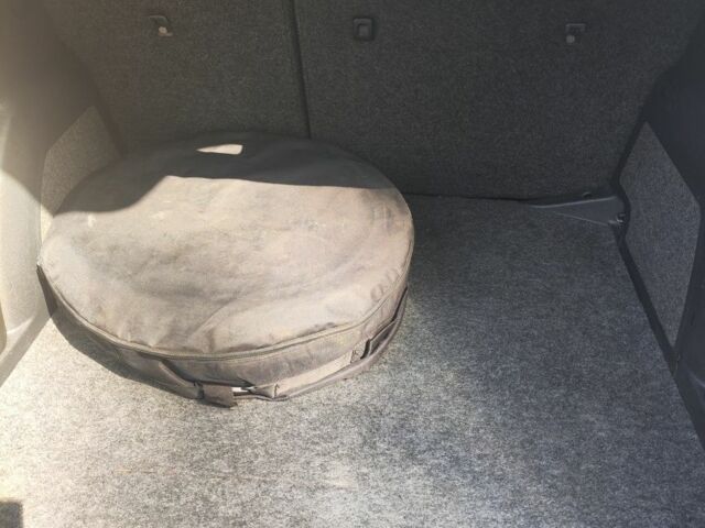 Серый Шкода Фабия, объемом двигателя 1.6 л и пробегом 285 тыс. км за 5300 $, фото 7 на Automoto.ua