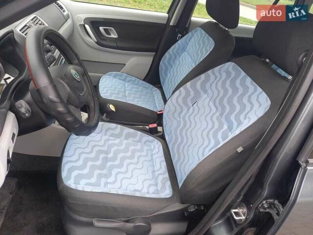 Серый Шкода Фабия, объемом двигателя 1.4 л и пробегом 239 тыс. км за 4950 $, фото 25 на Automoto.ua