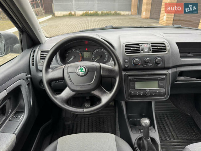 Серый Шкода Фабия, объемом двигателя 1.39 л и пробегом 240 тыс. км за 5400 $, фото 34 на Automoto.ua
