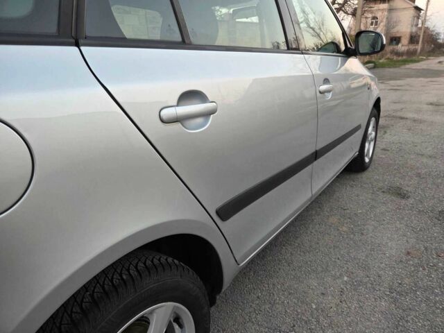 Серый Шкода Фабия, объемом двигателя 1.4 л и пробегом 172 тыс. км за 6550 $, фото 5 на Automoto.ua