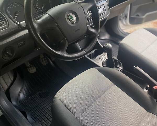 Серый Шкода Фабия, объемом двигателя 1.2 л и пробегом 213 тыс. км за 4350 $, фото 11 на Automoto.ua