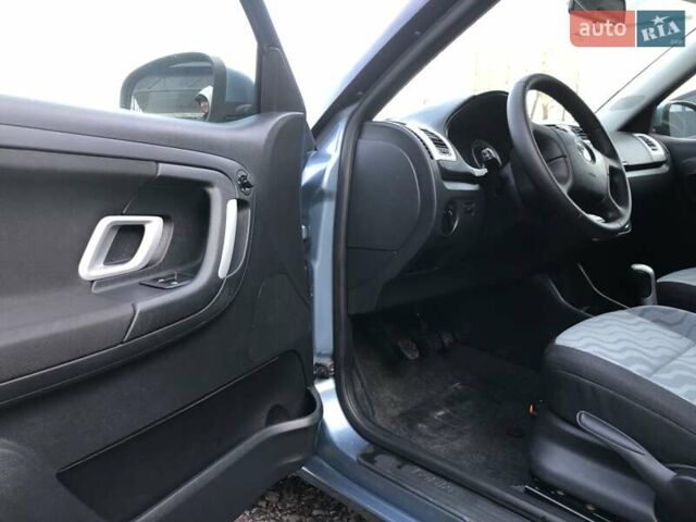 Серый Шкода Фабия, объемом двигателя 1.4 л и пробегом 215 тыс. км за 4999 $, фото 7 на Automoto.ua