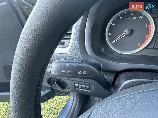 Сірий Шкода Фабія, об'ємом двигуна 1.6 л та пробігом 264 тис. км за 5350 $, фото 27 на Automoto.ua
