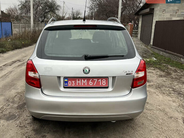 Серый Шкода Фабия, объемом двигателя 1.6 л и пробегом 239 тыс. км за 6750 $, фото 5 на Automoto.ua